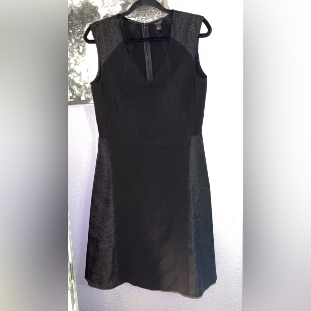 ANN TAYLOR V-NECK SEXY BUT YET CLASSY LITTLE BLACK DRESS WORE ONCE